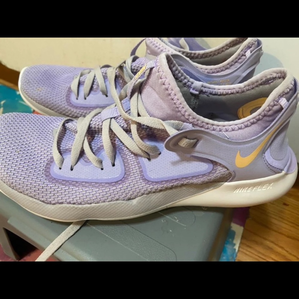 Size 9 Nike flex